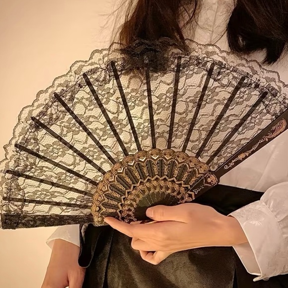 Accessories - Vintage Black Lace Hand Fan –